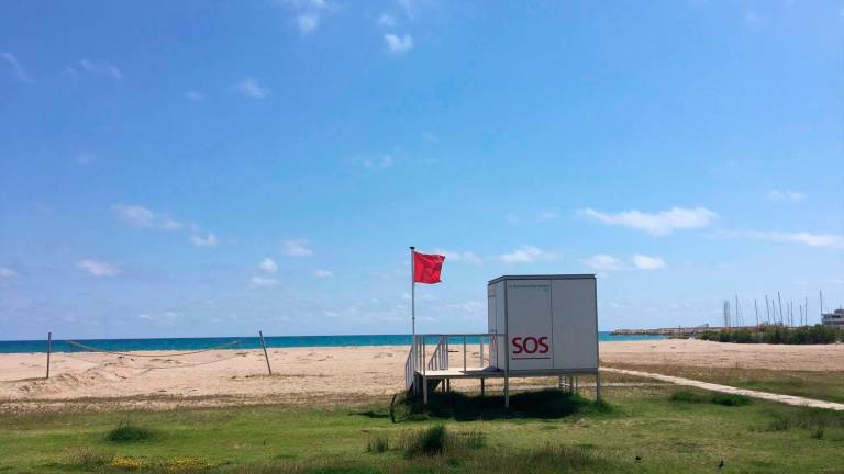 Varias playas de la Costa Daurada se han visto obligadas a ondear la bandera roja a causa del mal tiempo. Foto: DT