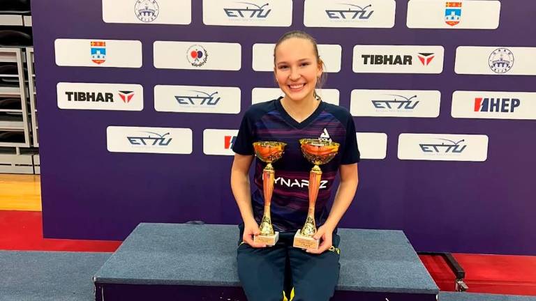 Renata Shypsha, con sus dos trofeos individuales. FOTO: Instagram