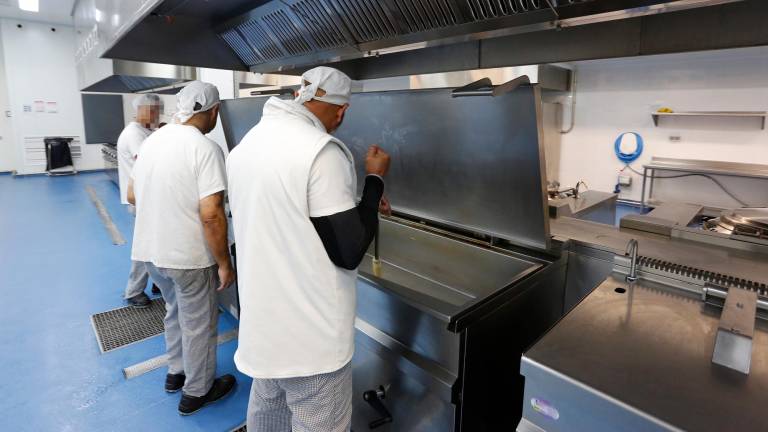 Imagen de la cocina de la cárcel de Tarragona. Foto: Pere Ferré