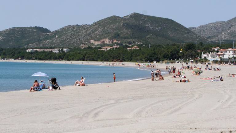 Un hombre se ha ahogado en la playa del Arenal, en L’Hospitalet de l’Infant. Foto: Pere Ferré