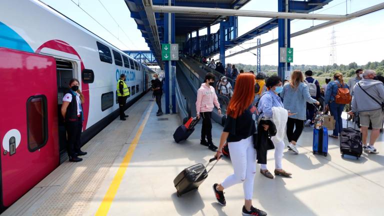 Imagen de un tren Ouigo en la estación del Camp de Tarragona. Foto: Pere Ferré