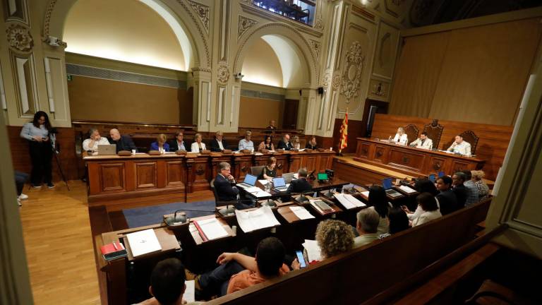 Imagen del pleno municipal del pasado mes de junio, que se celebró en la Diputació de Tarragona. Foto: Pere Ferré