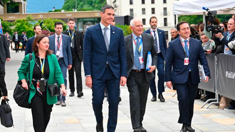 El presidente del gobierno español, Pedro Sánchez, con el jefe de la diplomacia europea, Josep Borrell, en Lucerna (Suiza). Foto: ACN