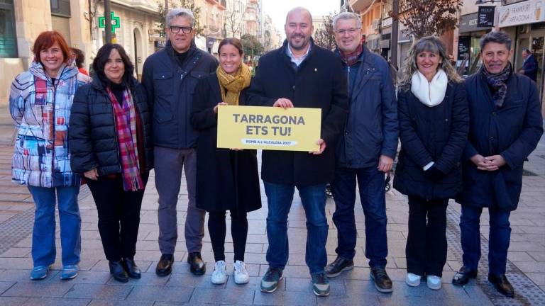 Xavier Puig, en el centro, ayer, durante el acto de presentación de su paso hacia adelante. Foto: Cedida