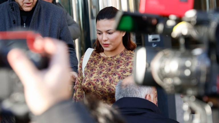 La actriz Elisa Mouliaá a su llegada a los juzgados de Plaza de Castilla este jueves, para declarar ante el juez que investiga un presunto delito de agresión sexual a la actriz por el exdiputado de Sumar Íñigo Errejón. Foto: EFE