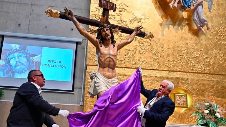 El Cristo ya se encuentra en la Iglesia de nuevo. Foto: Alfredo González