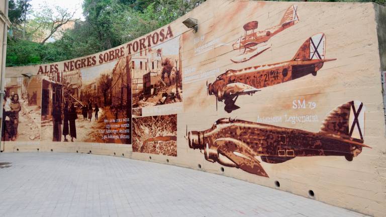 El mural que recorda els atacs de l’aviació feixista a Tortosa, vora el refugi antiaeri. Foto: J. Revillas