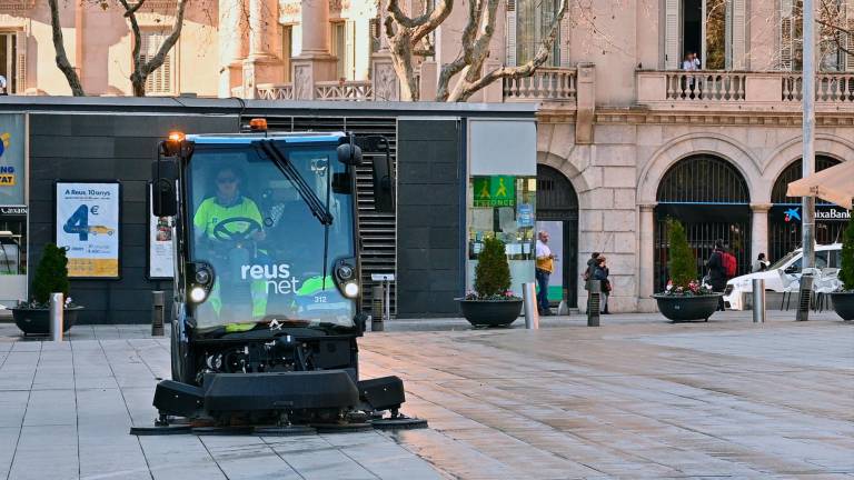 Una màquina escombradora de la UTE Reus Net. Foto: A. González