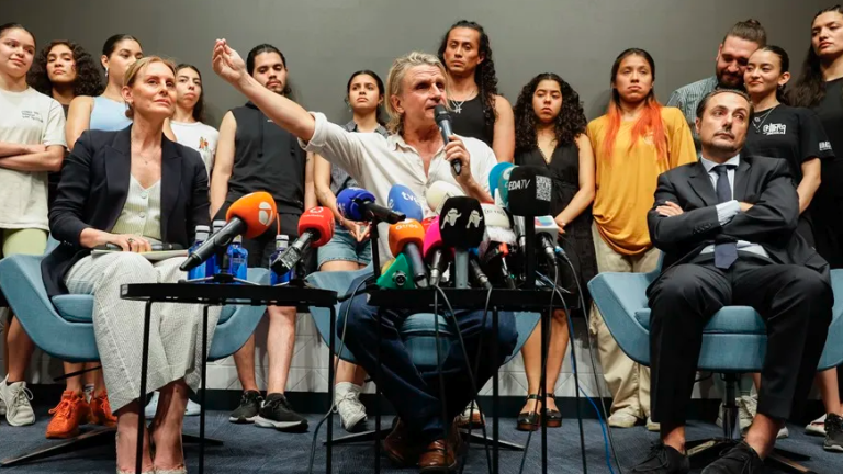 El compositor y productor teatral español Nacho Cano ofrece una rueda de prensa tras quedar en libertad provisional. Foto: EFE