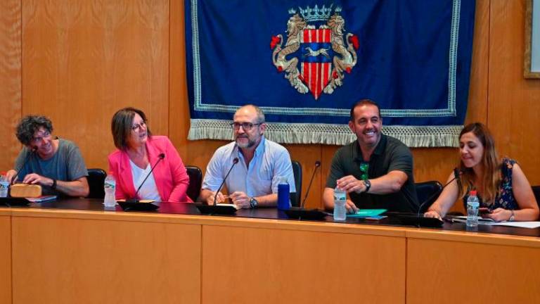 Los cuatro socios de gobierno, Barberà, Mendoza, Clúa y Daza, en el primer pleno del mandato celebrado el pasado viernes. FOTO: