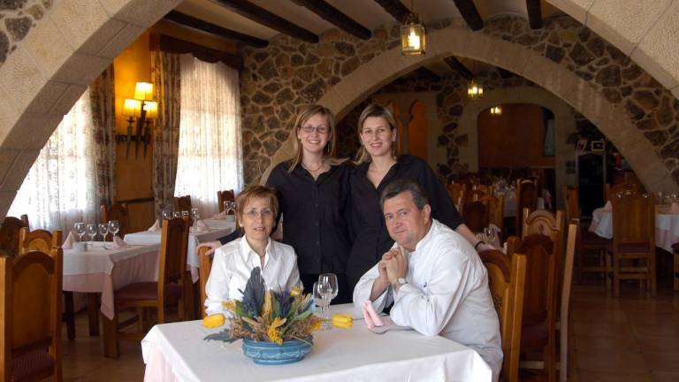 $!La familia Miralles en el interior del restaurante del Hotel del mismo nombre. Foto: Joan Revillas