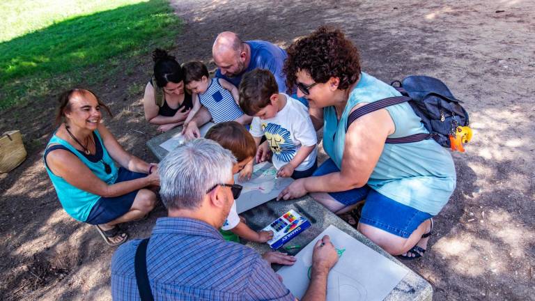 La actividad en familia se celebró en el Parc de la Muntanyeta. FOTO: àngel ullate