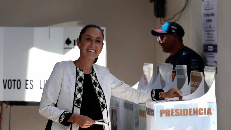 La candidata oficialista a la presidencia de México, Claudia Sheinbaum, vota en las elecciones generales mexicanas este domingo. Foto: EFE