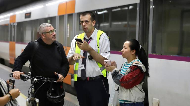 Trabajadores en Sants. Foto: Marc Bosch