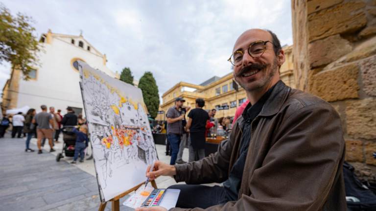 Edu Polo retratando, en directo, toda la actividad de la plaza. Foto: Àngel Ullate