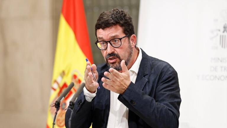 El secretario de Estado de Empleo, Joaquín Pérez Rey, ayer tras la reunión de la mesa de diálogo social. FOTO: EFE