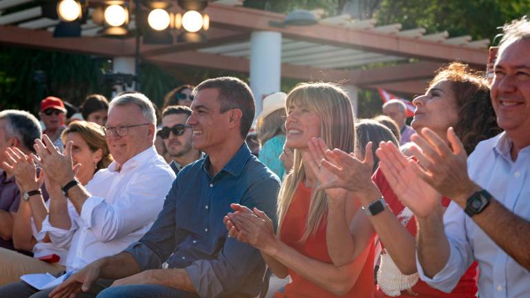 Begoña Gómez, junto a Pedro Sánchez, en un acto del PSOE. Foto: ACN