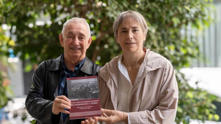 Josep Bayerri i Maria Mestre, autors de l’assaig ‘Cent anys d’associacions de periodistes a l’Ebre’. Foto: J. R.