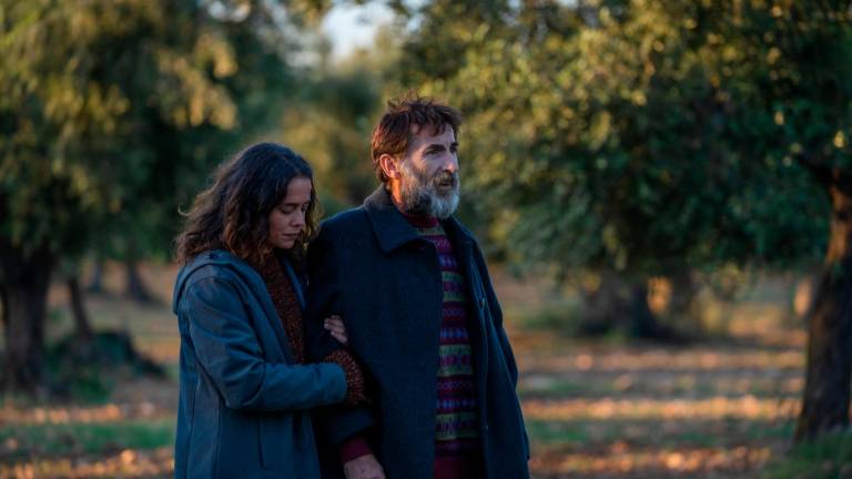 Patricia López Arnaiz y Antonio de la Torre en la película ‘Los destellos’. FOTO: CEDIDA