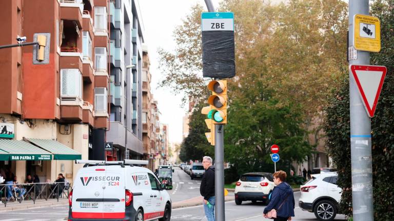 La senyalització que indica la futura Zona de Baixes Emissions. Foto: Alba Mariné