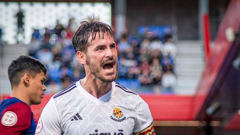 Joan Oriol celebra el triunfo en el Johan del curso pasado. FOTO: nàstic