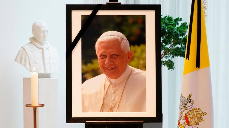 $!Benedicto XVI es despedido por miles de fieles en la basílica de San Pedro