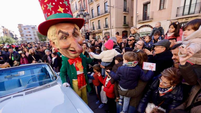 Imagen del Home dels Nassos paseando por Tarragona. Foto: Marc Bosch