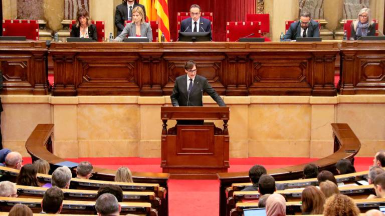 El president Illa al faristol del Parlament. Foto: ACN