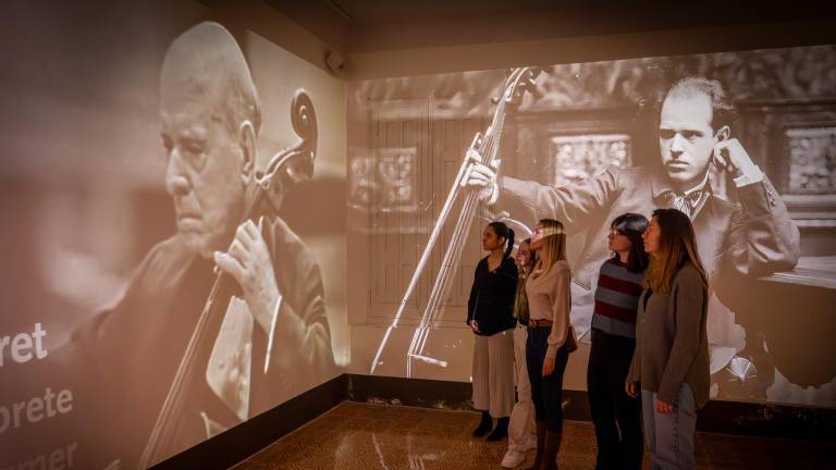 El Museu Pau Casals compta amb audiovisuals que mostren la trajectòria musical del mestre. Foto: Carles Fortuny