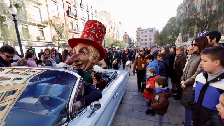 Imagen del Home dels Nassos paseando por Tarragona. Foto: Marc Bosch