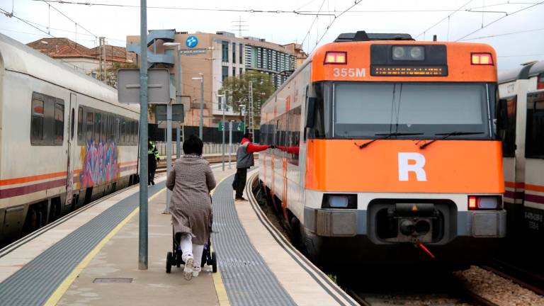 Imagen de archivo de un tren de Rodalies en al estación de Tortosa. Foto: ACN