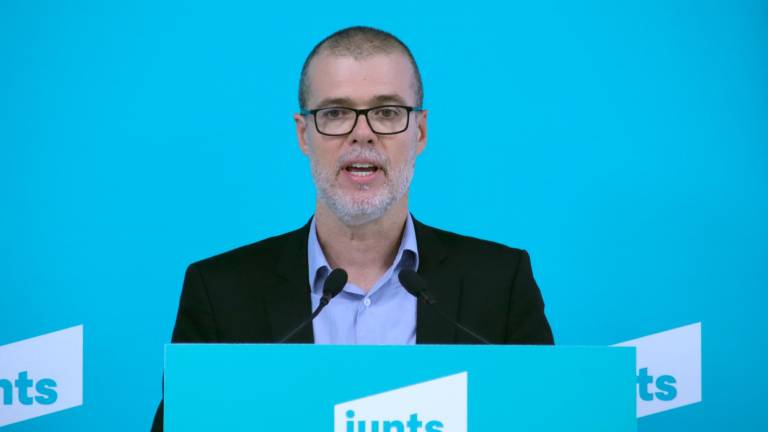 El director del Congrés Nacional de Junts, Josep Maria Cruset, durant una roda de premsa a la seu del partit. Foto: AP-7