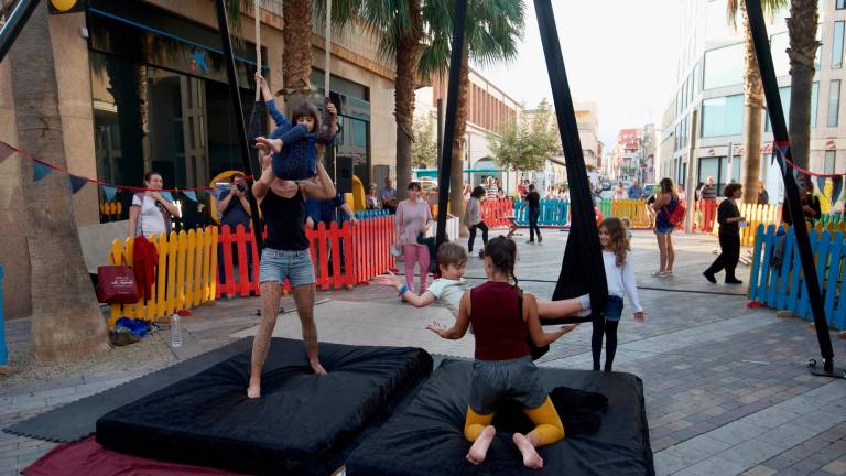 Activitats del Festival de Teatre i Circ al carrer Palau i Quer. Foto: J. R.