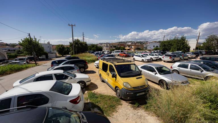 $!Zona de aparcamiento de coches. Foto: Àngel Ullate