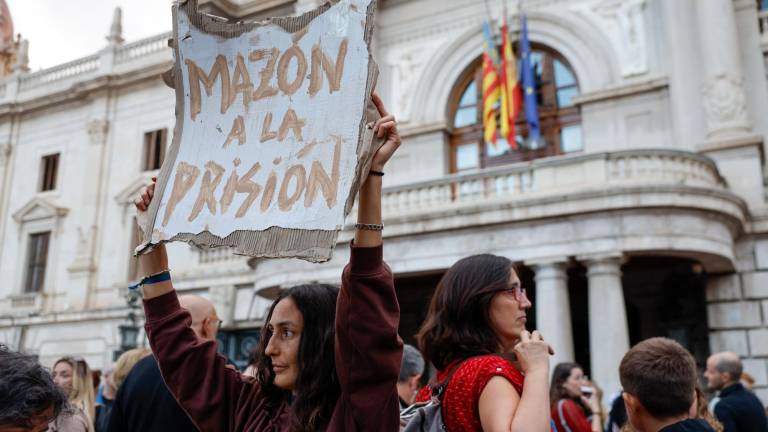 $!Una marea humana toma el centro de València para exigir la dimisión de Mazón y su Consell