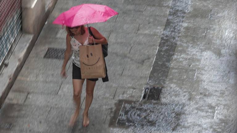 El pico del temporal se alcanzará el miércoles por la mañana. Foto: EFE