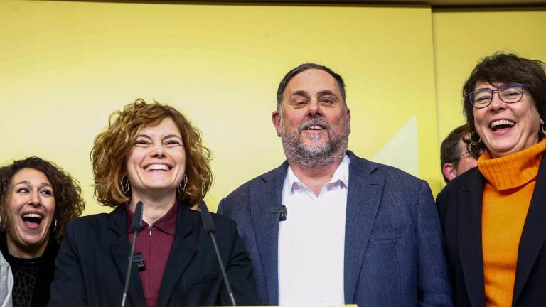 Oriol Junqueras, en una imagen del pasado sábado con Norma Pujol al fondo a la izquierda. Foto: EFE