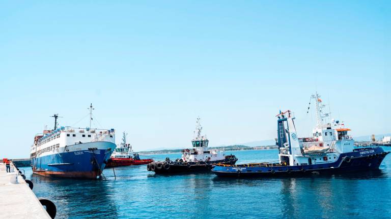 $!Venden por 88.000 euros el barco abandonado en el Port de Tarragona