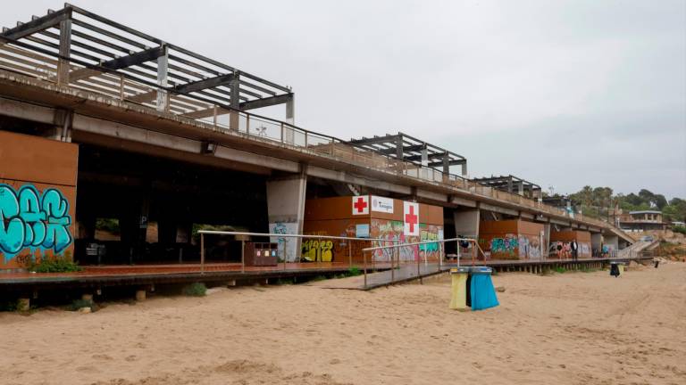 Tarragona tiene en marcha la cuenta atrás para eliminar la estructura de hormigón del Miracle. foto: Marc Bosch