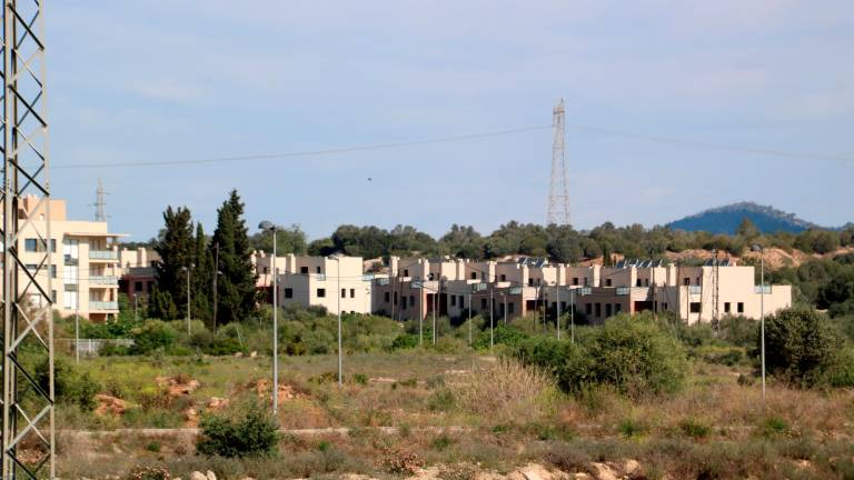 La urbanización Mirador de l’Ebre es uno de los grandes proyectos fallidos de la burbuja inmobiliaria en las Terres de l’Ebre. FOTO: ACN
