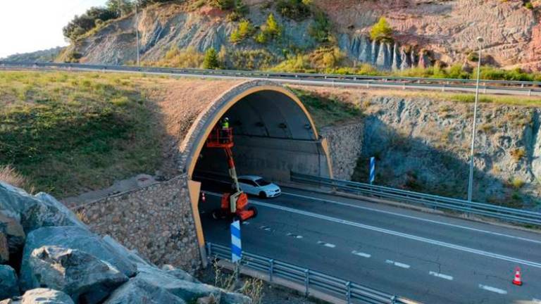 Trabajos de mantenimiento preventivo en el túnel N-420 PK 851+400