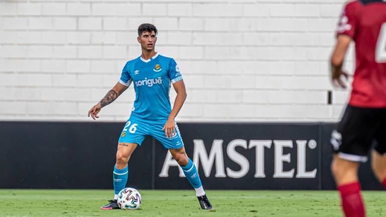 Óscar Sanz durante un partido de la pasada pretemporada ante el Mestalla. foto: Nàstic