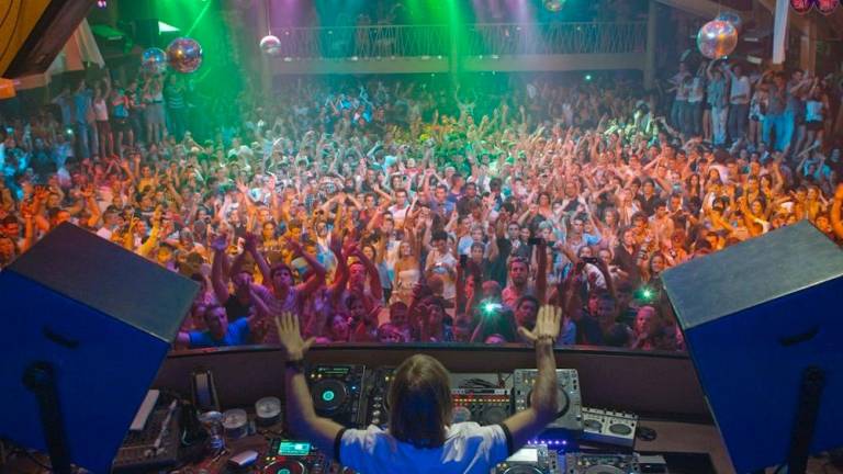 David Guetta pinchando en Pacha La Pineda (2010). Foto: Xavievolution9