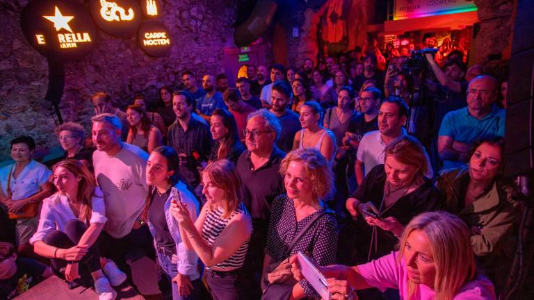 Poco más de un centenar de personas llenaron la Sala El Cau. Foto: marc bosch