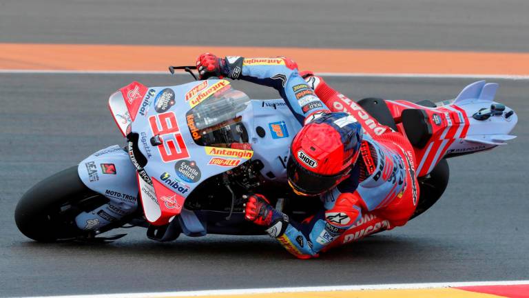 Márquez voló sobre el circuito de Alcañiz e ilusiona a sus fans. foto: efe