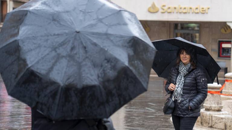 Este lunes llueve en varios puntos del país. Foto: EFE