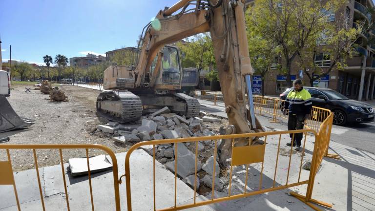 Arranjament de voreres a la ciutat de Tortosa. foto: Joan Revillas