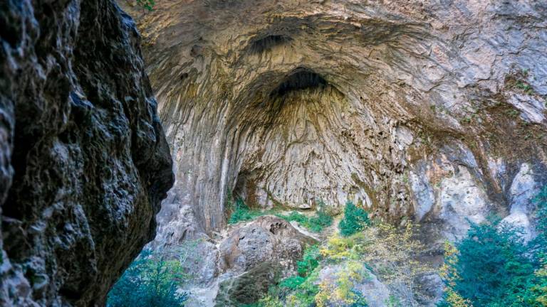 La Cova de les Gralles, una cavidad en la que las precipitaciones crean una cola de caballo. FOTO: S. García