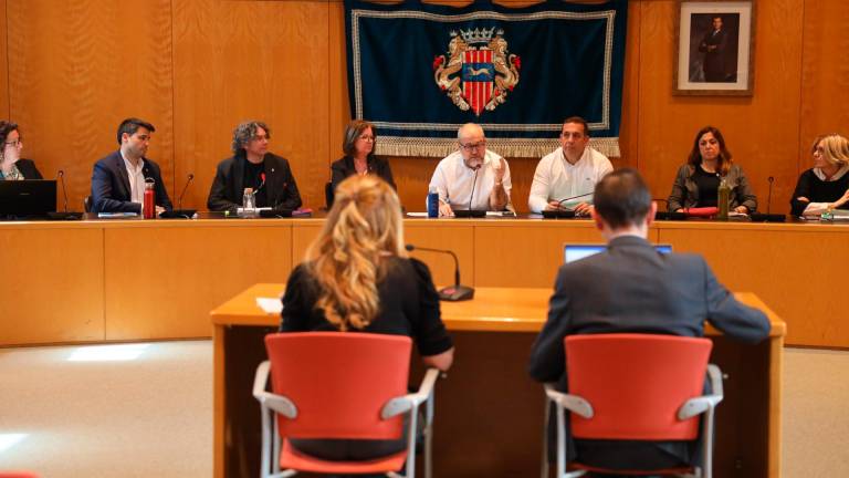 Un momento del pleno del Ayuntamiento de Cambrils. Foto: Alba Mariné