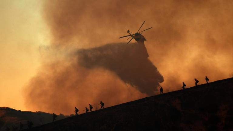 Los destrozos son numerosos por los incendios. Foto: EFE